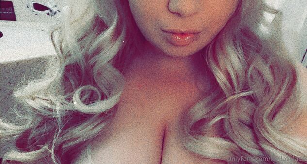 levilovelace Nahé Úniky OnlyFans Fotka 19