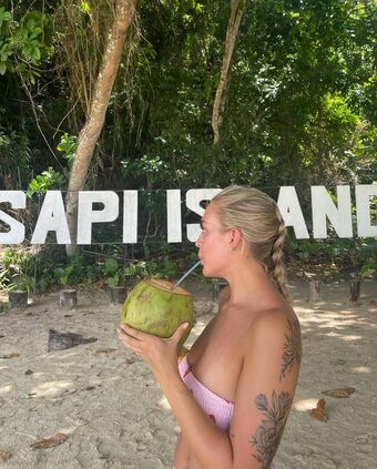 Lilly Walker Nahé Úniky OnlyFans Fotka 12