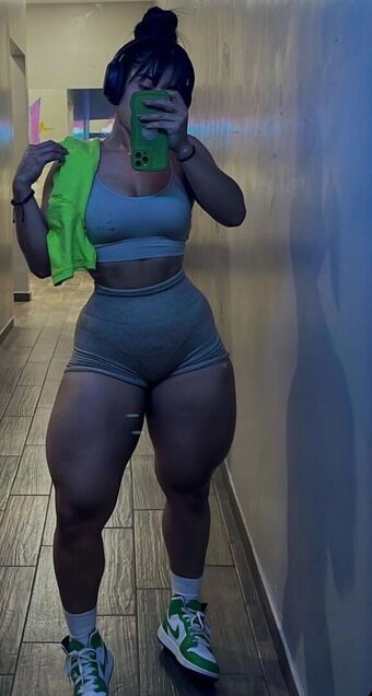 Linnnna Linnnna Nahé Úniky OnlyFans Fotka 3