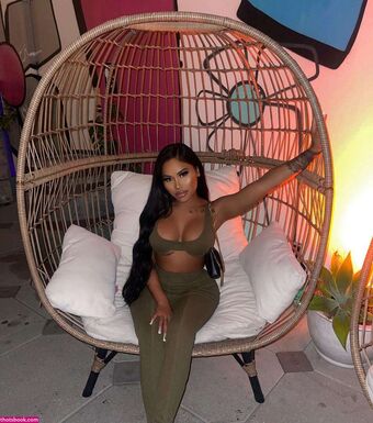 lissythedoll Nahé Úniky OnlyFans Fotka 23