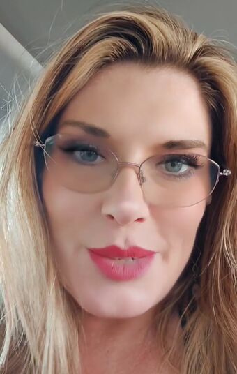 Lizzy D Nahé Úniky OnlyFans Fotka 1