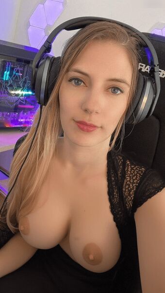 Lory Nahé Úniky OnlyFans Fotka 18