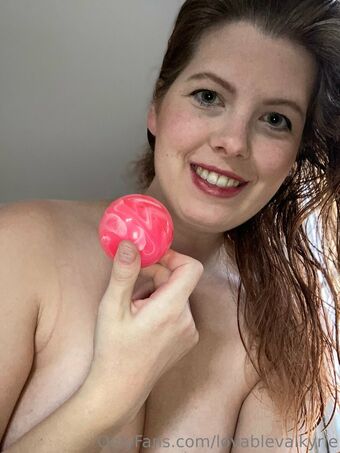 lovablevalkyrie Nahé Úniky OnlyFans Fotka 3