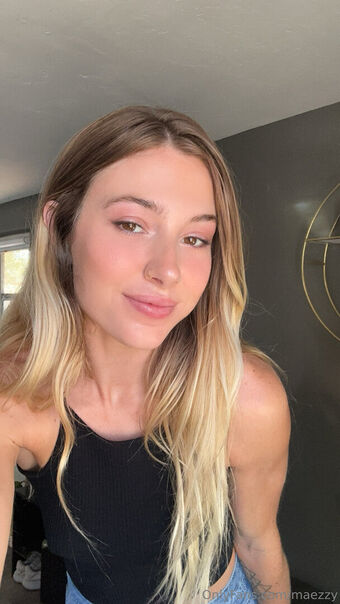 maezzy Nahé Úniky OnlyFans Fotka 13