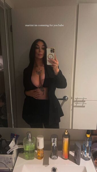 Mbou_ Nahé Úniky OnlyFans Fotka 6