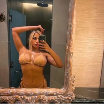 Mehreen Nahé Úniky OnlyFans Fotka 2