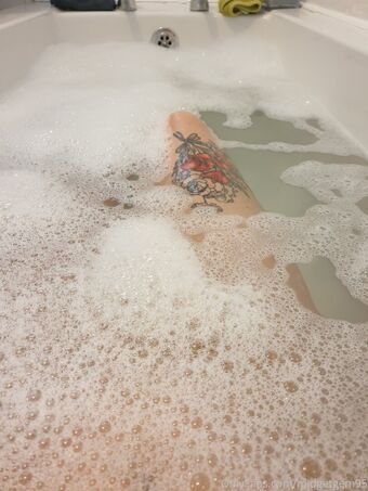 midgetgem95 Nahé Úniky OnlyFans Fotka 14