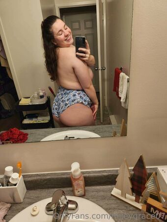 mileygrace07 Nahé Úniky OnlyFans Fotka 7