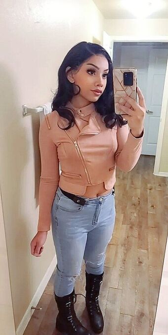 Mina Sin Nahé Úniky OnlyFans Fotka 12