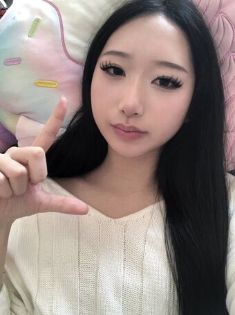 mina Nahé Úniky OnlyFans Fotka 14