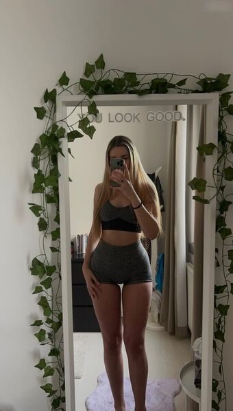 mischiidc Nahé Úniky OnlyFans Fotka 15