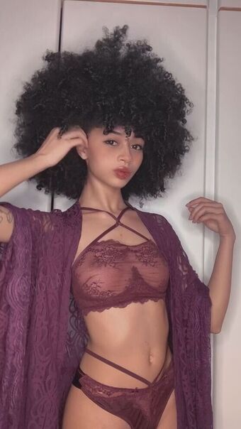 Miss Flat Nahé Úniky OnlyFans Fotka 7