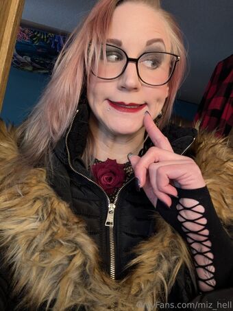 miz_hell Nahé Úniky OnlyFans Fotka 13