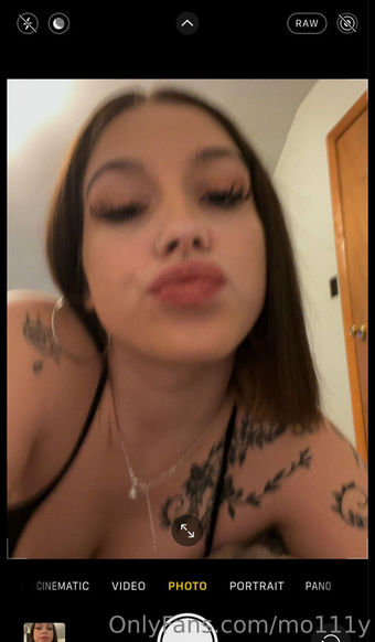 mo111y