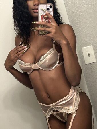 Mocha Nahé Úniky OnlyFans Fotka 37