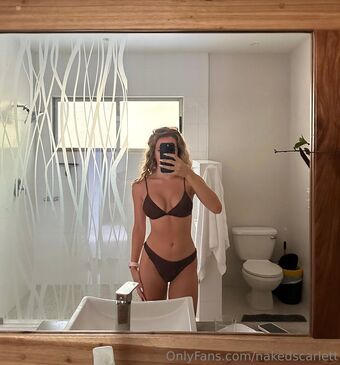 nakedscarlett