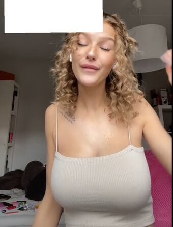 nelldelli Nahé Úniky OnlyFans Fotka 17