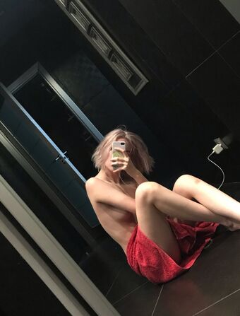 Newfaceinhell Nahé Úniky OnlyFans Fotka 2