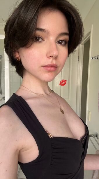 Newinsight Nahé Úniky OnlyFans Fotka 16