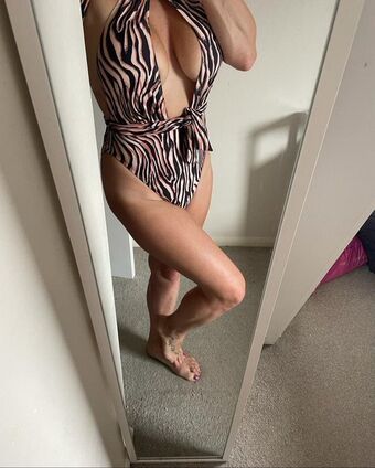 Nipsstrips Nahé Úniky OnlyFans Fotka 14