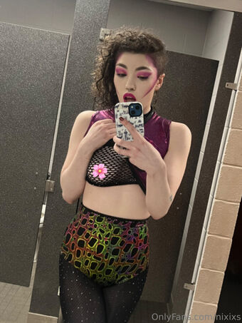 Nixi XS Nahé Úniky OnlyFans Fotka 11