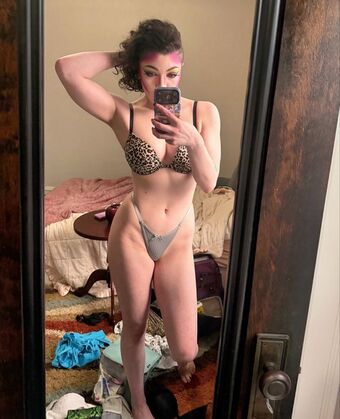 Nixi XS Nahé Úniky OnlyFans Fotka 22