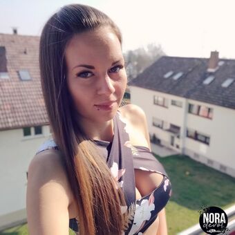 Nora Devot Nahé Úniky OnlyFans Fotka 1