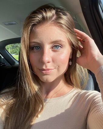 Nurse Aria Nahé Úniky OnlyFans Fotka 15