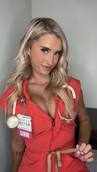Nurse Aria Nahé Úniky OnlyFans Fotka 25