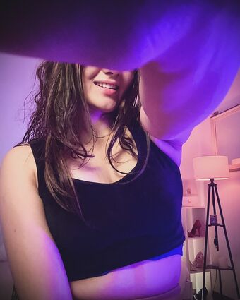 nylaahh Nahé Úniky OnlyFans Fotka 1