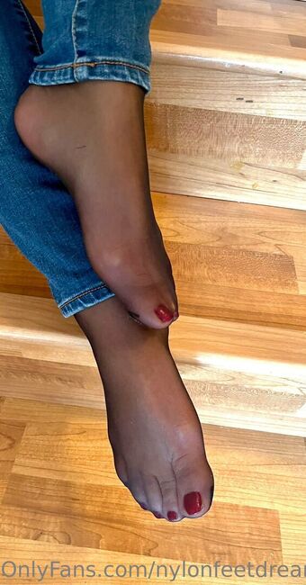 nylonfeetdreams