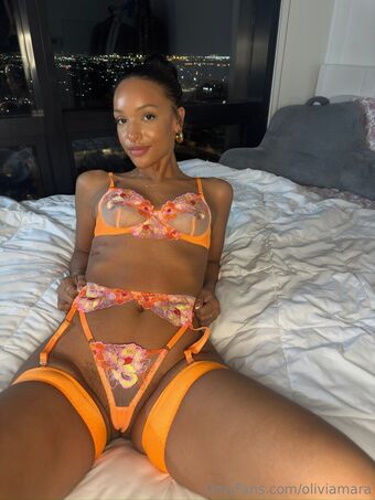 Olivia Amara Nahé Úniky OnlyFans Fotka 17