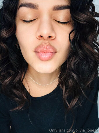 olivia_jones2