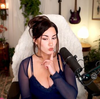 PalmBee Nahé Úniky OnlyFans Fotka 13