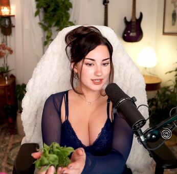 PalmBee Nahé Úniky OnlyFans Fotka 14