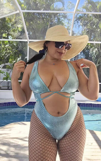 Pineapple Hoops Nahé Úniky OnlyFans Fotka 4
