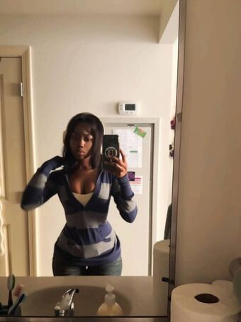 Pinkcellphon Nahé Úniky OnlyFans Fotka 13