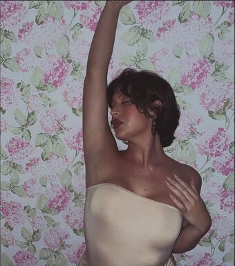 Queen B