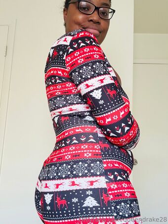 queendrake28 Nahé Úniky OnlyFans Fotka 3