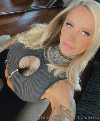 R33 Nahé Úniky OnlyFans Fotka 1