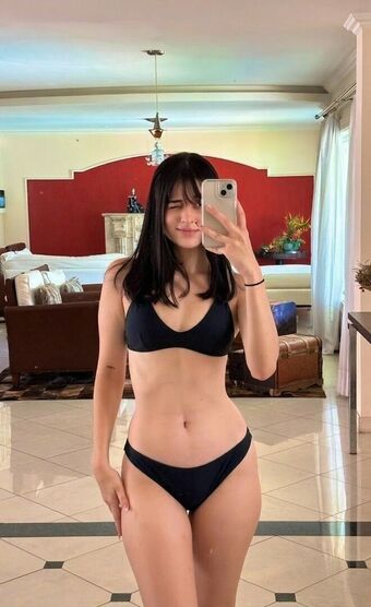 Rhaychu Nahé Úniky OnlyFans Fotka 8