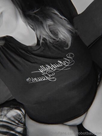 robotbabylon Nahé Úniky OnlyFans Fotka 20