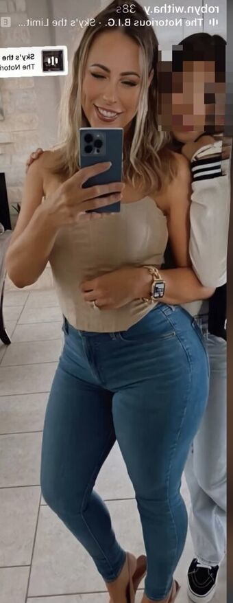 Robyn Fields Nahé Úniky OnlyFans Fotka 19