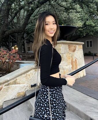 Ruby Eum Nahé Úniky OnlyFans Fotka 3