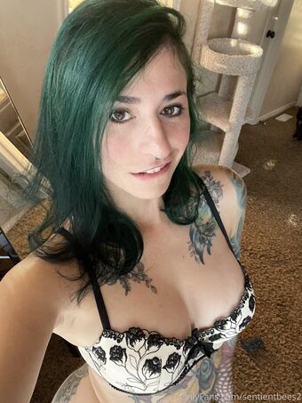 sentientbees2 Nahé Úniky OnlyFans Fotka 5