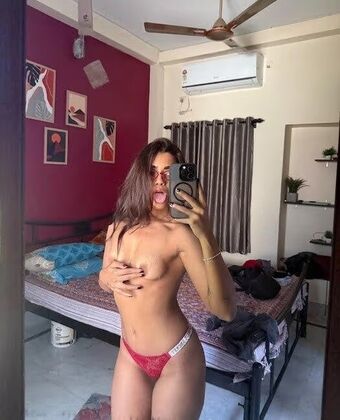 Simi Das Nahé Úniky OnlyFans Fotka 57