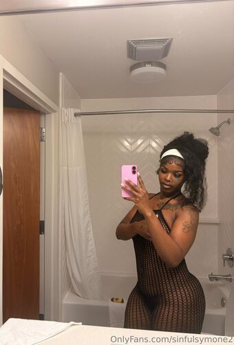 sinfulsymone2 Nahé Úniky OnlyFans Fotka 2