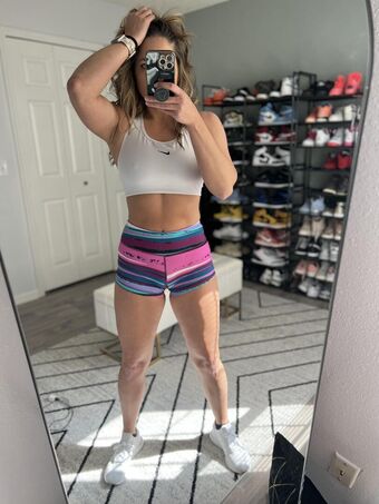 SnkrChickVIP