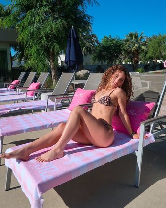 Sofie Dossi