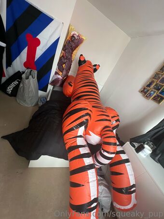 squeaky_pup Nahé Úniky OnlyFans Fotka 2